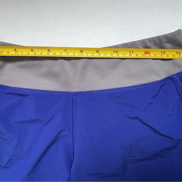 Under Armour Gray and Blue Athletic Shorts Performance Design - Picture 7 of 7